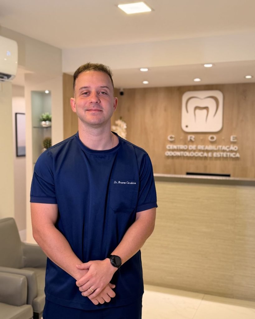 Dr. Bruno, implantodontista do CROE