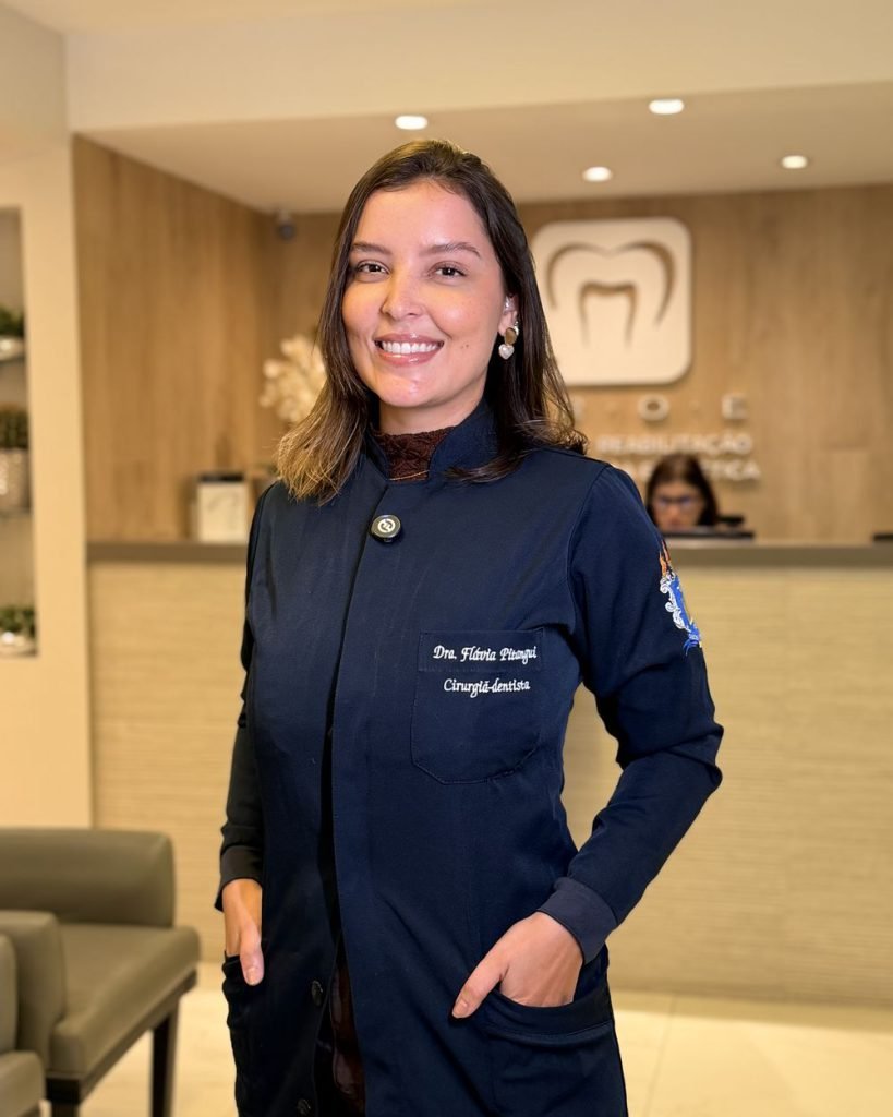 Dra. Flávia, endodontista do CROE