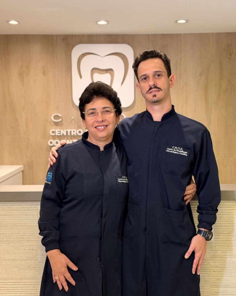 Dentistas do CROE na recepção da clínica
