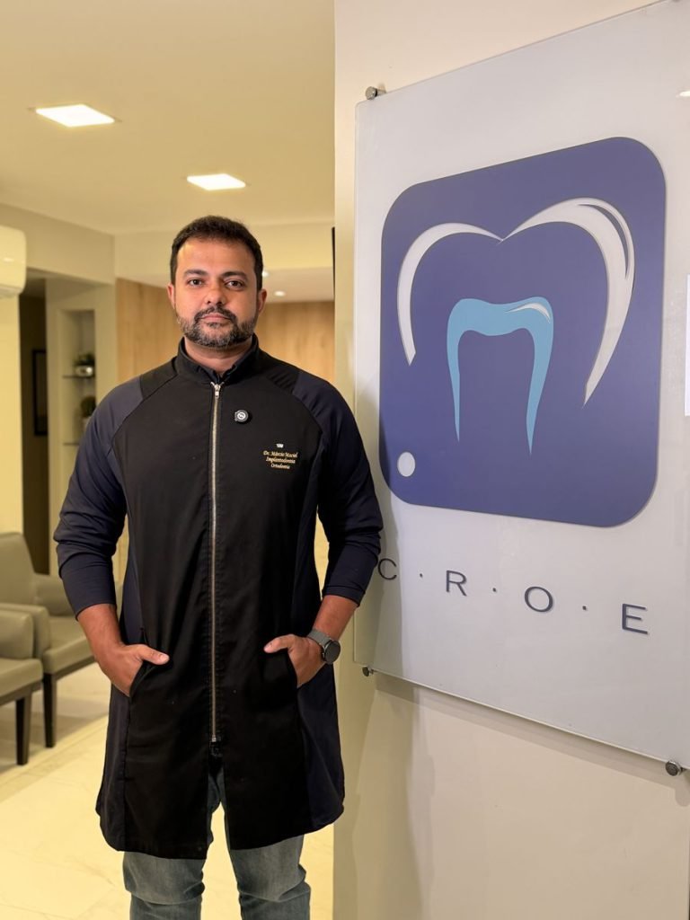 Dr. Márcio na clínica do CROE