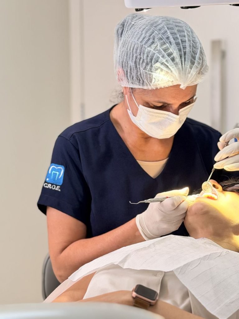 Atendimento de periodontia no CROE